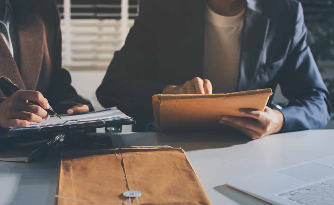 Attorneys Comparing Notes